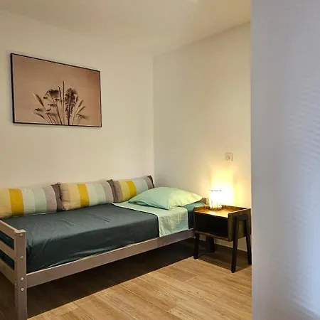 Bas De Avec Acces Piscine アパート